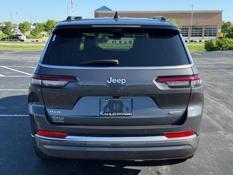 Jeep Grand Cherokee L Vehicle Full-screen Gallery Image 4