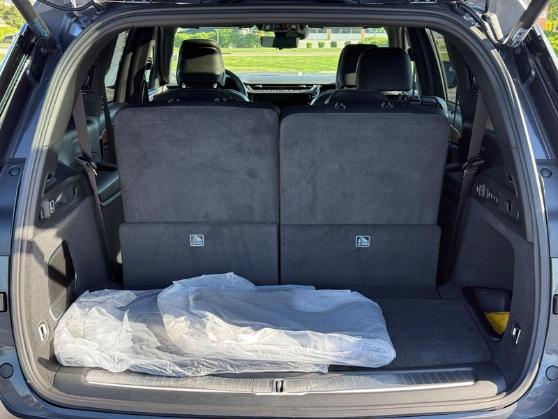 Jeep Grand Cherokee L Vehicle Full-screen Gallery Image 7