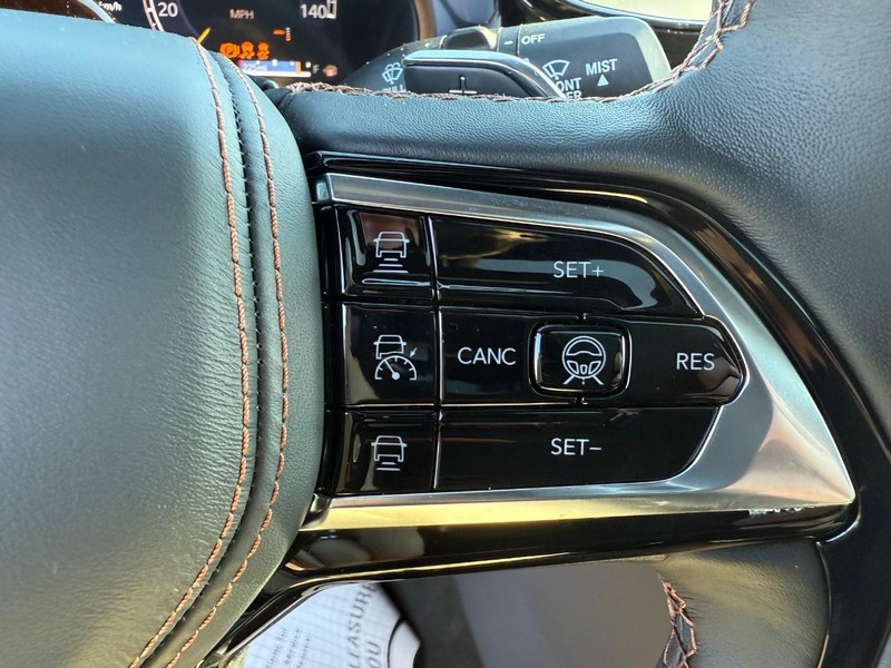 Jeep Grand Cherokee L Vehicle Full-screen Gallery Image 23