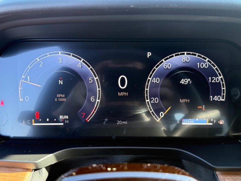 Jeep Grand Cherokee L Vehicle Full-screen Gallery Image 30
