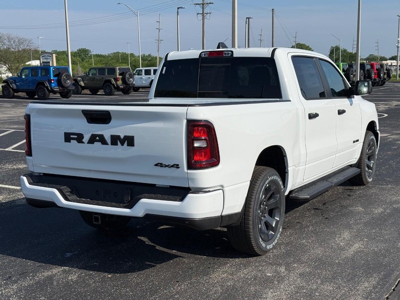 Ram 1500 Vehicle Full-screen Gallery Image 3