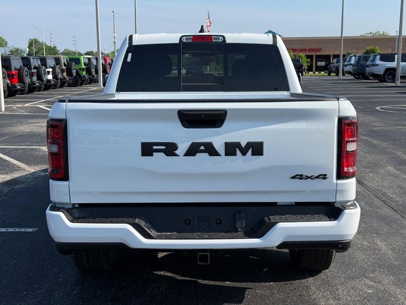 Ram 1500 Vehicle Full-screen Gallery Image 4