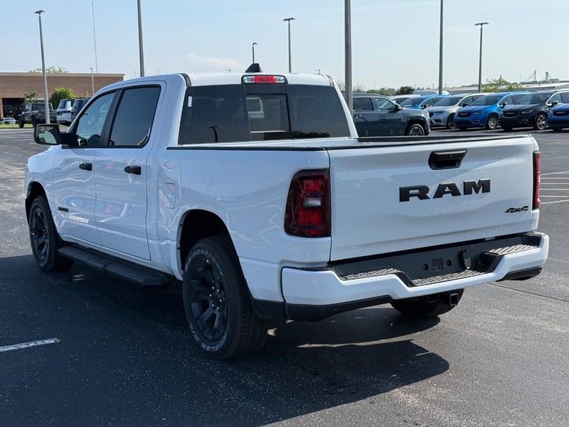 Ram 1500 Vehicle Full-screen Gallery Image 5