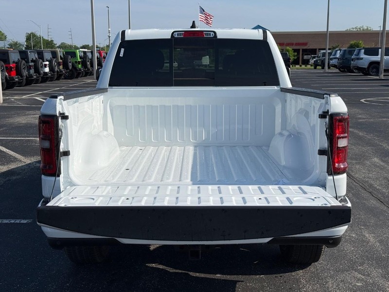Ram 1500 Vehicle Full-screen Gallery Image 7
