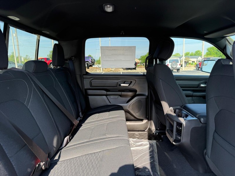 Ram 1500 Vehicle Full-screen Gallery Image 10