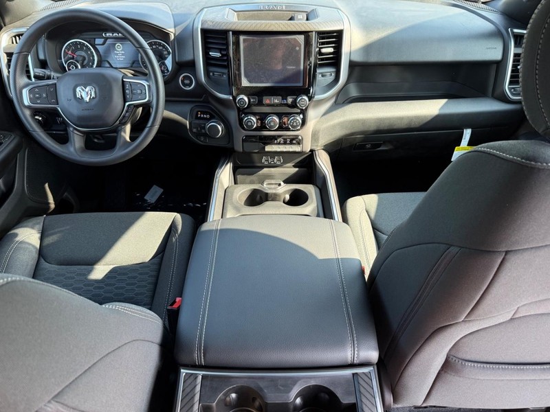 Ram 1500 Vehicle Full-screen Gallery Image 12