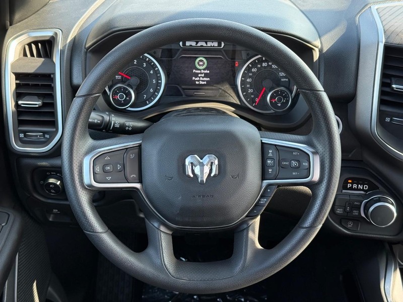 Ram 1500 Vehicle Full-screen Gallery Image 13