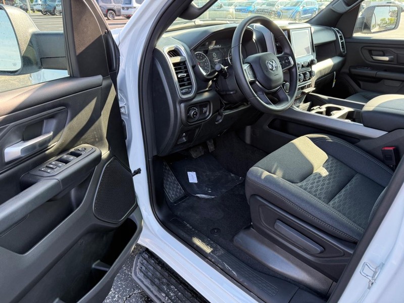 Ram 1500 Vehicle Full-screen Gallery Image 16