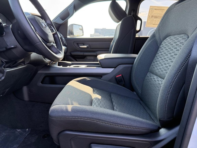 Ram 1500 Vehicle Full-screen Gallery Image 17