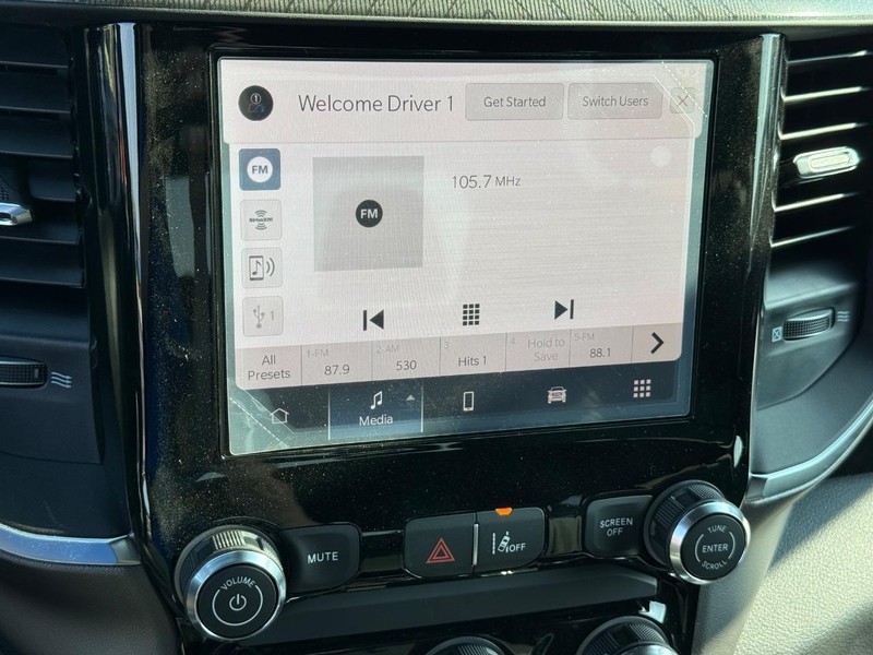 Ram 1500 Vehicle Full-screen Gallery Image 22