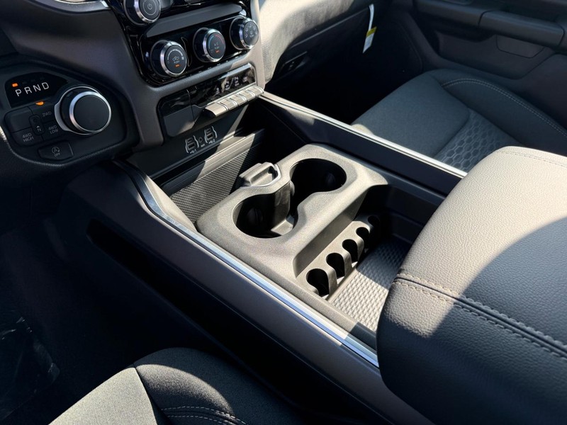 Ram 1500 Vehicle Full-screen Gallery Image 25
