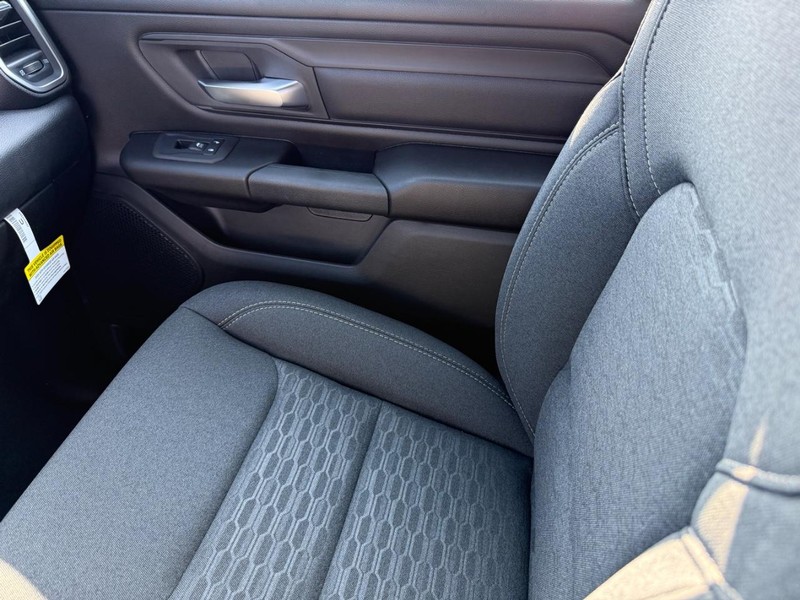 Ram 1500 Vehicle Full-screen Gallery Image 26