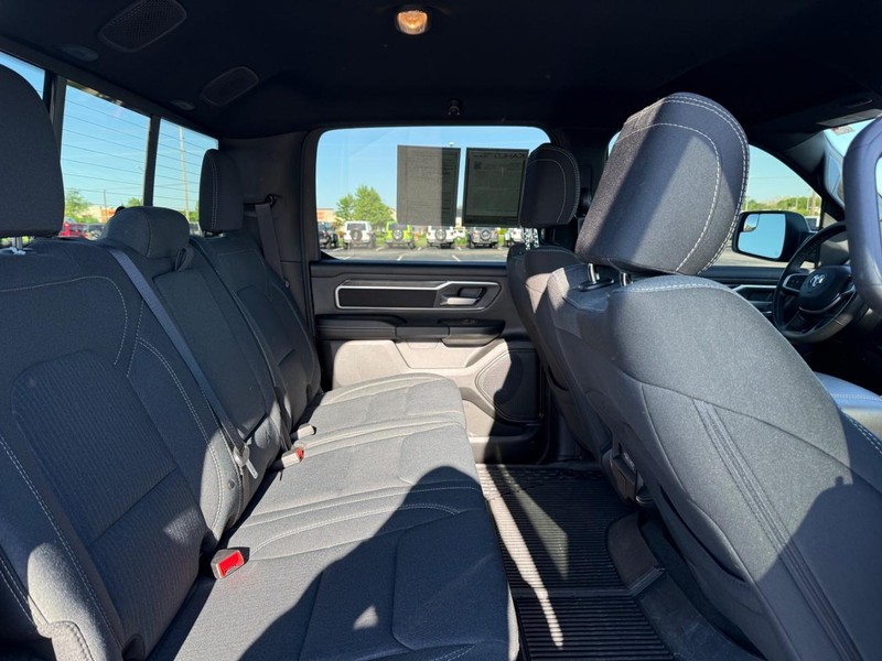 Ram 1500 Vehicle Full-screen Gallery Image 10