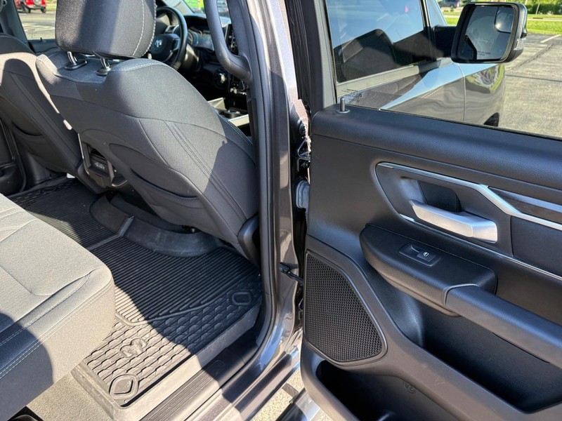 Ram 1500 Vehicle Full-screen Gallery Image 11