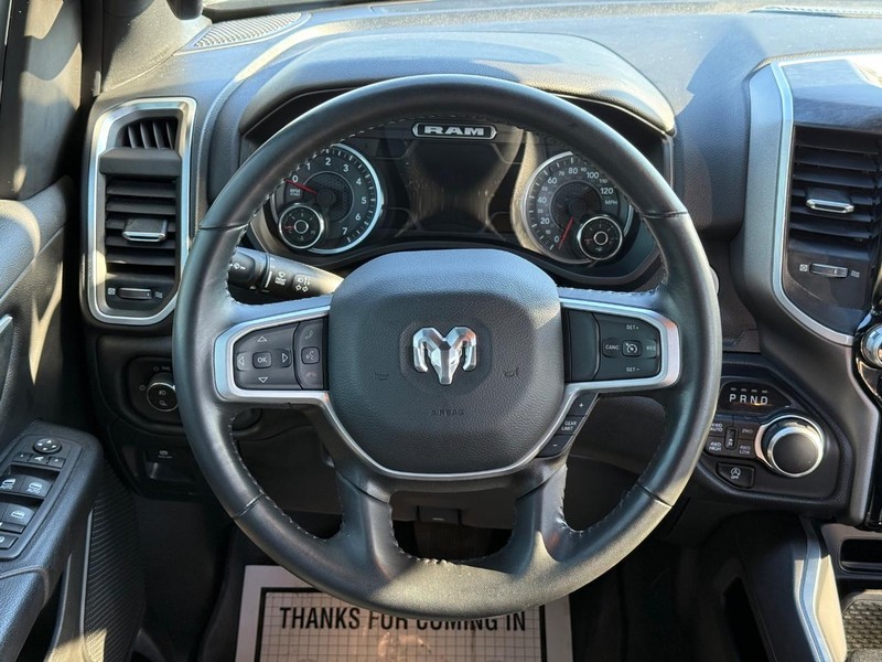 Ram 1500 Vehicle Full-screen Gallery Image 13