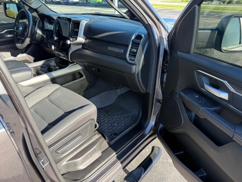 Ram 1500 Vehicle Full-screen Gallery Image 14