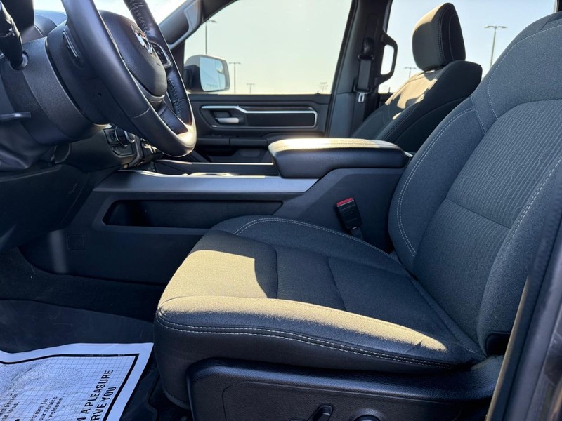 Ram 1500 Vehicle Full-screen Gallery Image 17