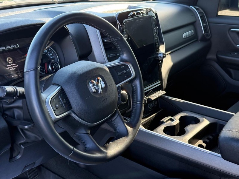 Ram 1500 Vehicle Full-screen Gallery Image 18