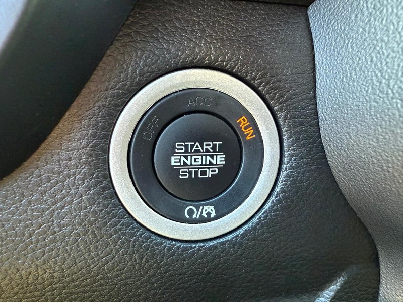 Ram 1500 Vehicle Full-screen Gallery Image 21