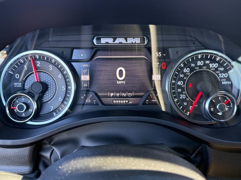 Ram 1500 Vehicle Full-screen Gallery Image 27