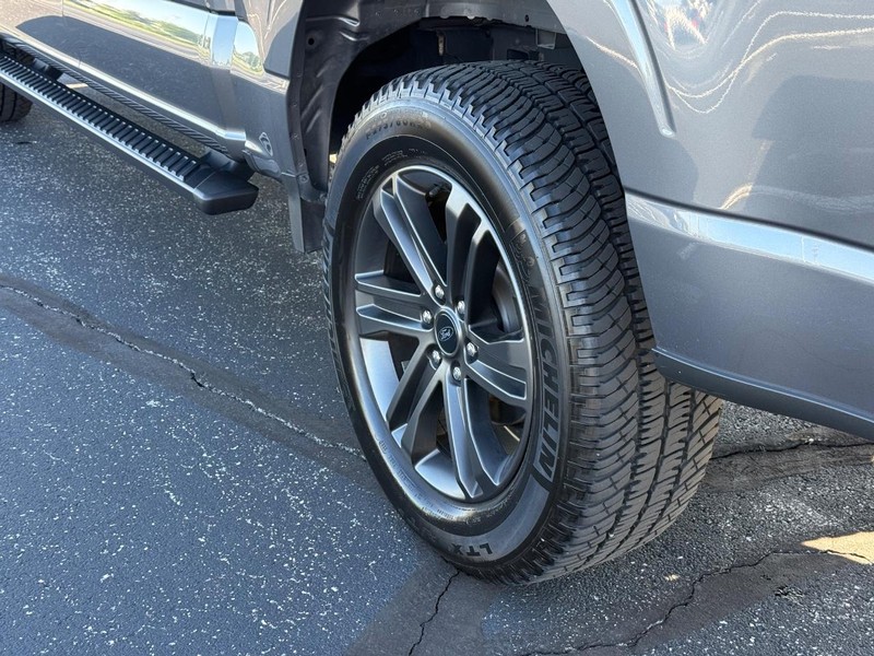 Ford F-150 Vehicle Full-screen Gallery Image 6