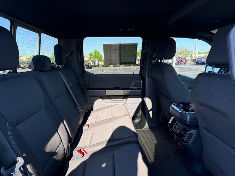 Ford F-150 Vehicle Full-screen Gallery Image 10