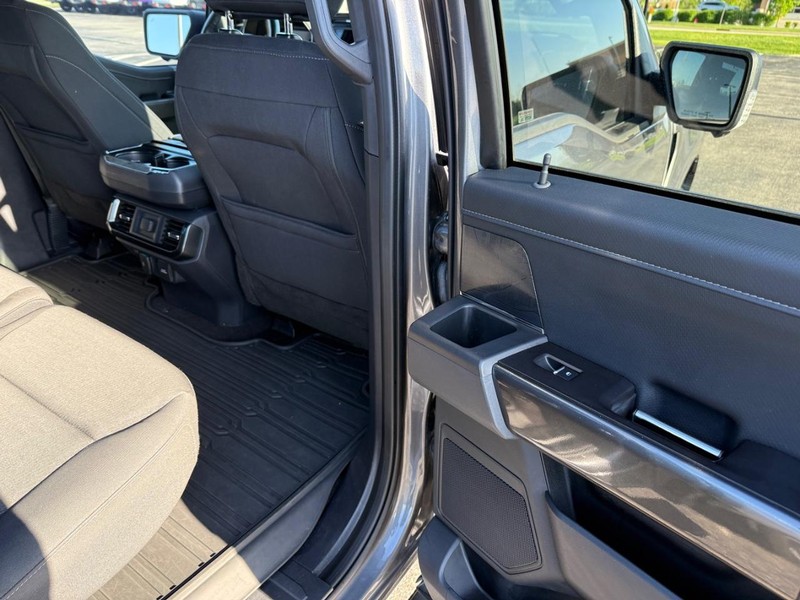 Ford F-150 Vehicle Full-screen Gallery Image 11