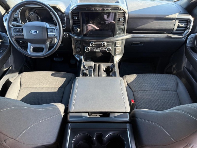 Ford F-150 Vehicle Full-screen Gallery Image 12