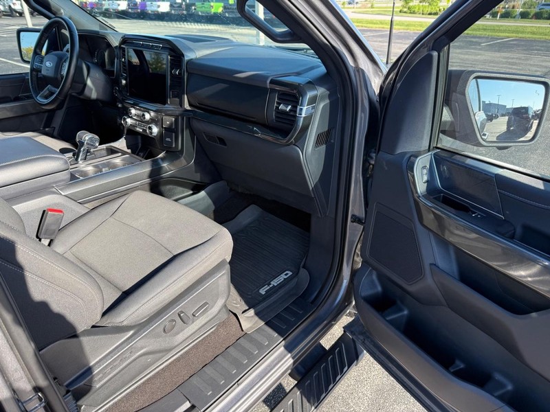 Ford F-150 Vehicle Full-screen Gallery Image 14