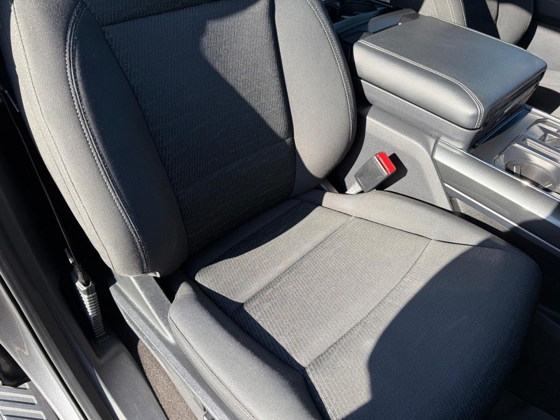 Ford F-150 Vehicle Full-screen Gallery Image 15