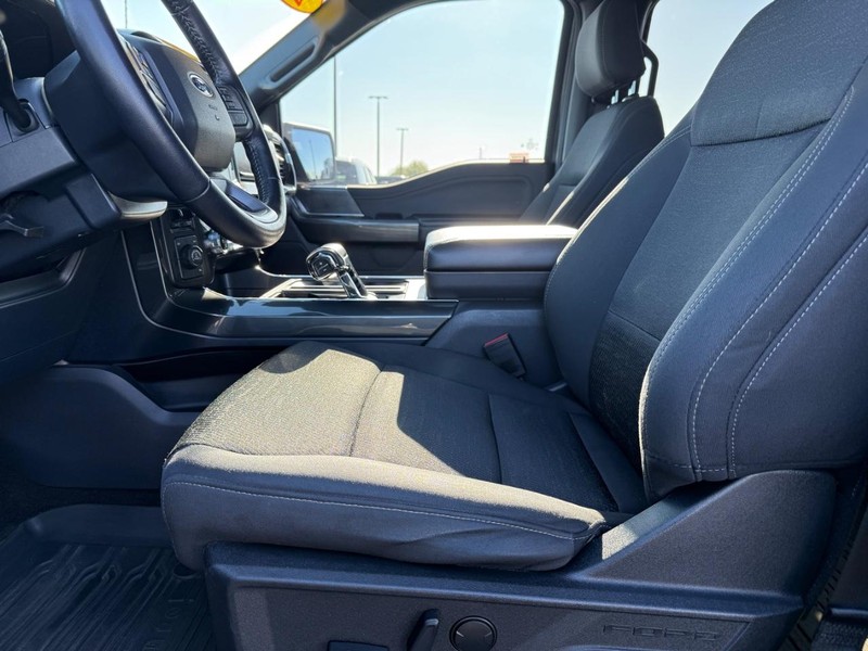 Ford F-150 Vehicle Full-screen Gallery Image 17