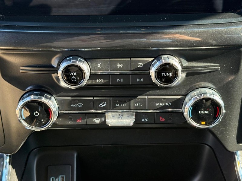 Ford F-150 Vehicle Full-screen Gallery Image 25