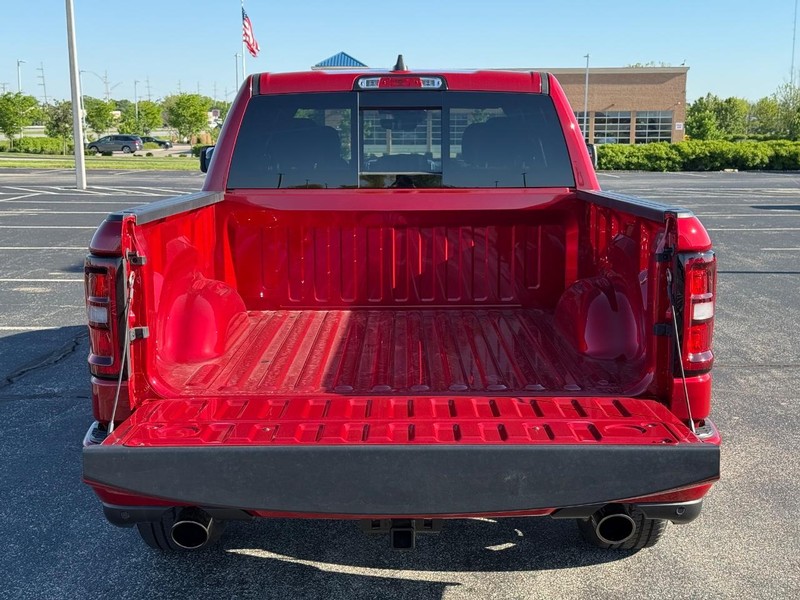 Ram 1500 Vehicle Full-screen Gallery Image 7