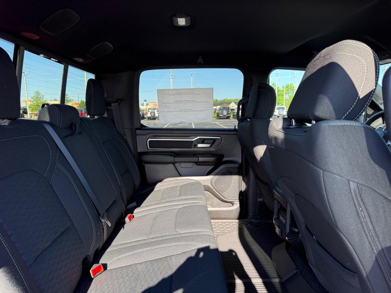 Ram 1500 Vehicle Full-screen Gallery Image 9