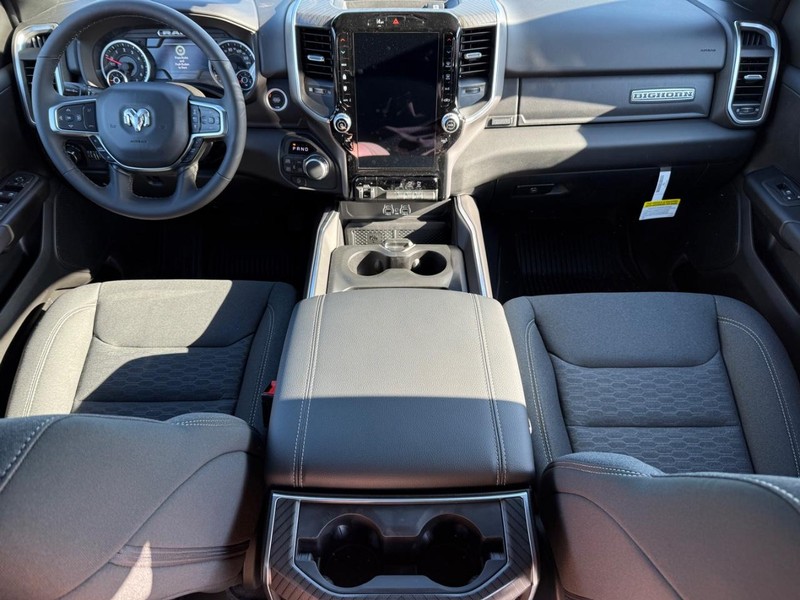 Ram 1500 Vehicle Full-screen Gallery Image 11
