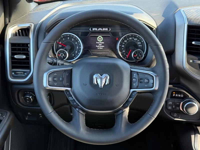 Ram 1500 Vehicle Full-screen Gallery Image 12