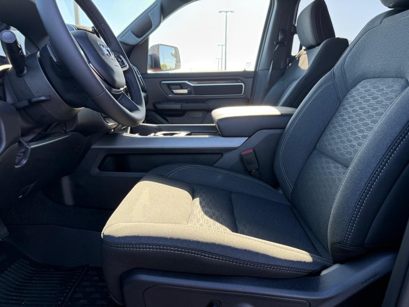 Ram 1500 Vehicle Full-screen Gallery Image 16
