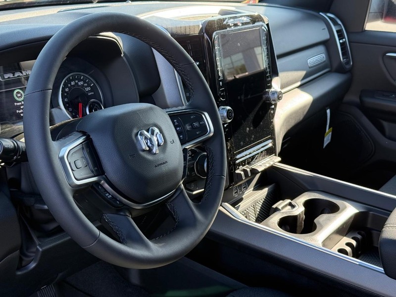 Ram 1500 Vehicle Full-screen Gallery Image 17