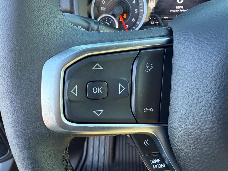 Ram 1500 Vehicle Full-screen Gallery Image 18