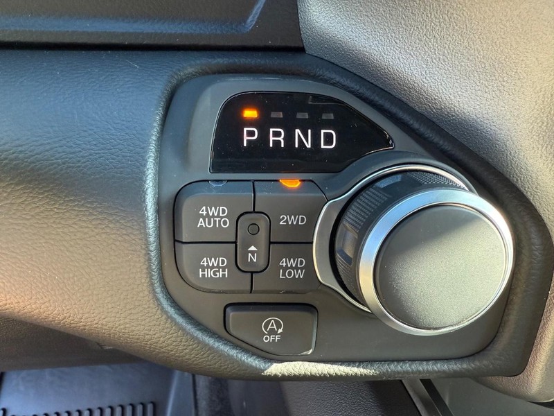 Ram 1500 Vehicle Full-screen Gallery Image 21