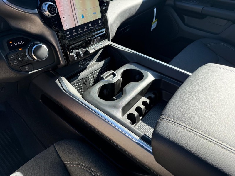Ram 1500 Vehicle Full-screen Gallery Image 24