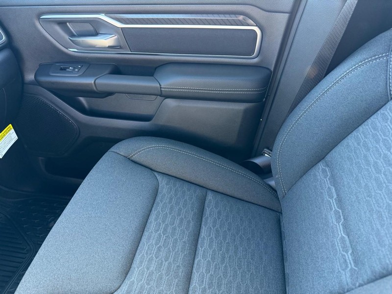 Ram 1500 Vehicle Full-screen Gallery Image 25