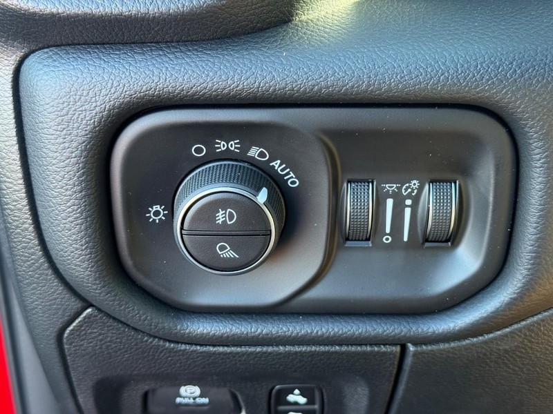 Ram 1500 Vehicle Full-screen Gallery Image 28