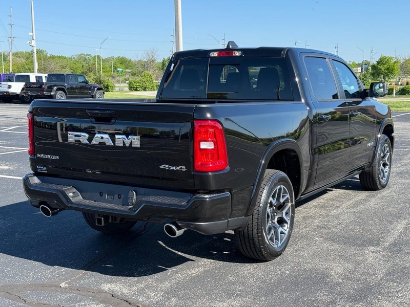 Ram 1500 Vehicle Full-screen Gallery Image 3