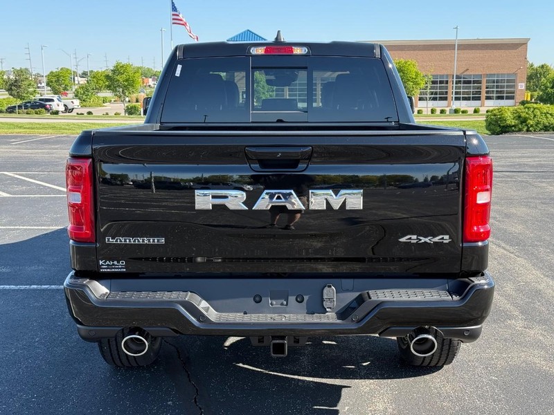 Ram 1500 Vehicle Full-screen Gallery Image 4