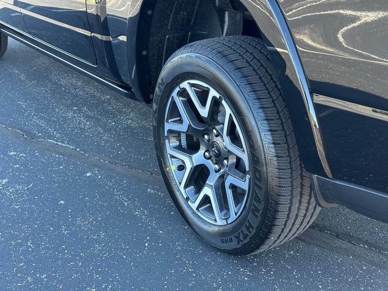 Ram 1500 Vehicle Full-screen Gallery Image 6