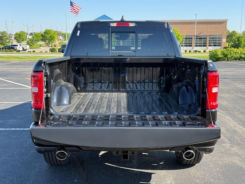 Ram 1500 Vehicle Full-screen Gallery Image 7