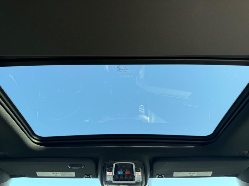 Ram 1500 Vehicle Full-screen Gallery Image 12