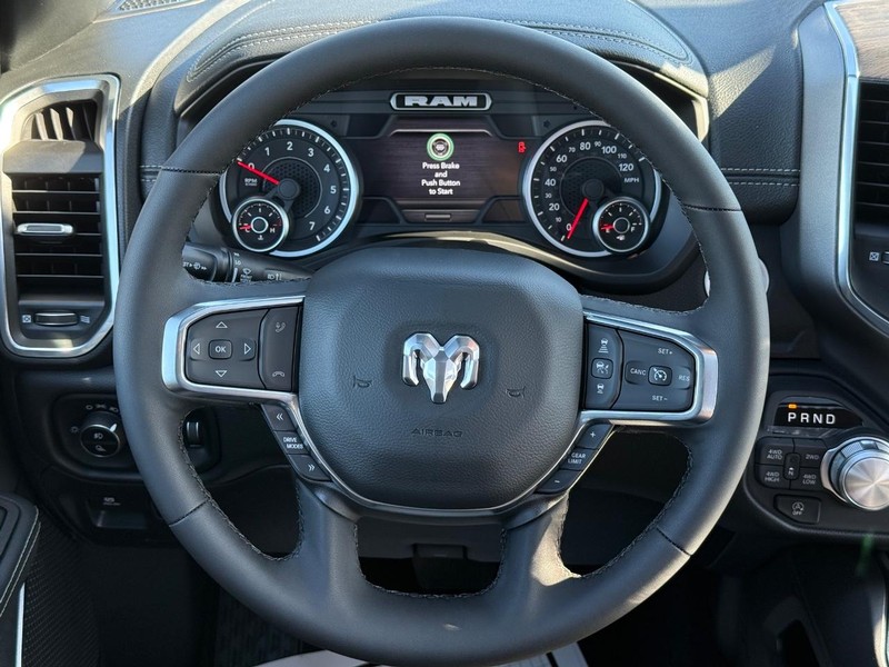 Ram 1500 Vehicle Full-screen Gallery Image 14