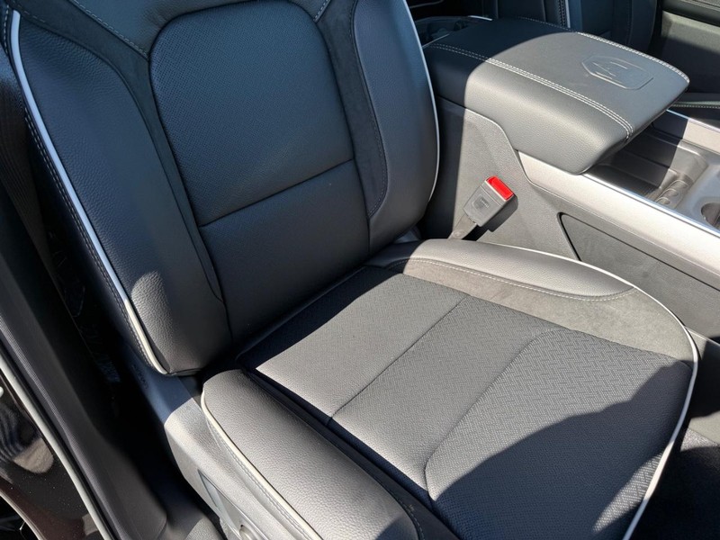 Ram 1500 Vehicle Full-screen Gallery Image 16